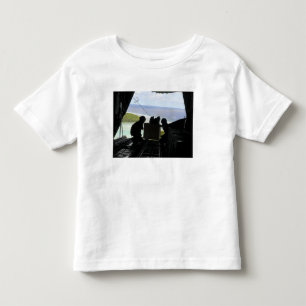 Camiseta De Bebé Aviones sacan una paleta de artículos donados
