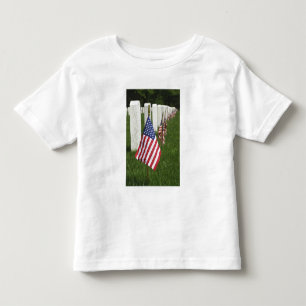 Camiseta De Bebé Banderas estadounidenses en tumbas de veteranos es