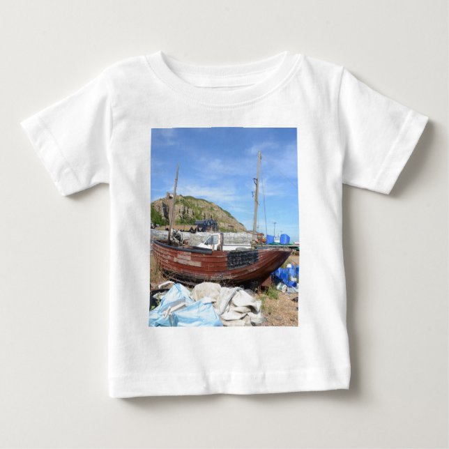 Camiseta De Bebé Barco de pesca viejo en la playa (Anverso)