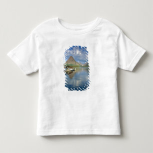 Camiseta De Bebé Barco turístico atracado en el lago Two Medicine e