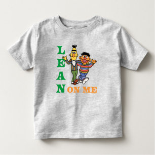 Camiseta De Bebé Barrio Sésamo   Bert y Ernie Lean sobre mí