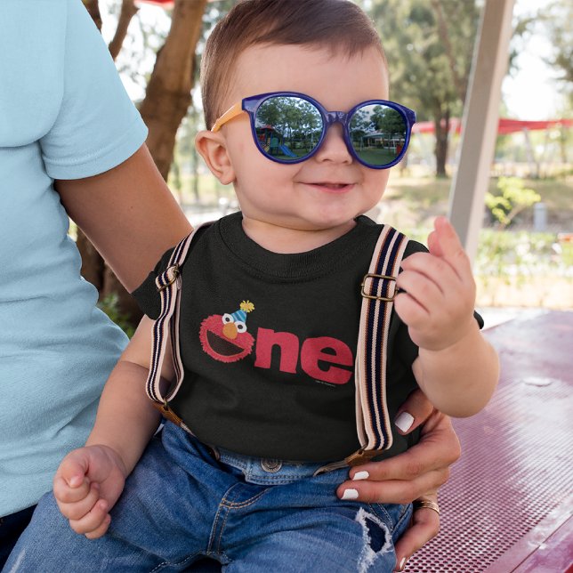 Camiseta De Bebé Barrio Sésamo | Elmo - Un primer cumpleaños (Baby wearing t-shirt)