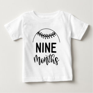 Camiseta De Bebé Bebé de béisbol de nueve meses - hito