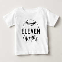 Bebé de béisbol de once meses hito -