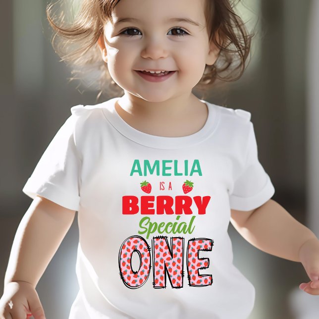 Camiseta De Bebé Berry Special First Birthday Shirt (Custom Berry Special One First Birthday Shirt with Strawberries)