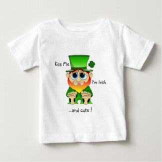 Camiseta De Bebé Béseme que soy lisonja linda de Lil de la hazaña