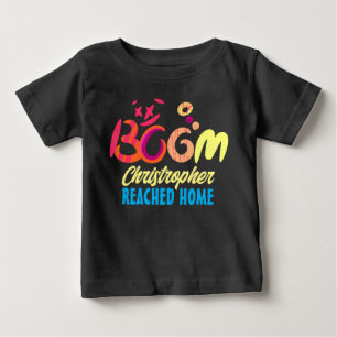 Camiseta De Bebé Boom Baby Llegó a Casa Tipografía Manuscrita