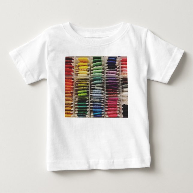 Camiseta De Bebé Bordado Floss Rainbow (Anverso)