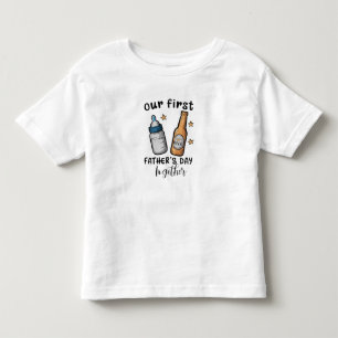 Camiseta De Bebé Botellas de bebé y papá en nuestro primer día del 