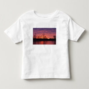 Camiseta De Bebé Brillante puesta de sol se refleja en el río Calam