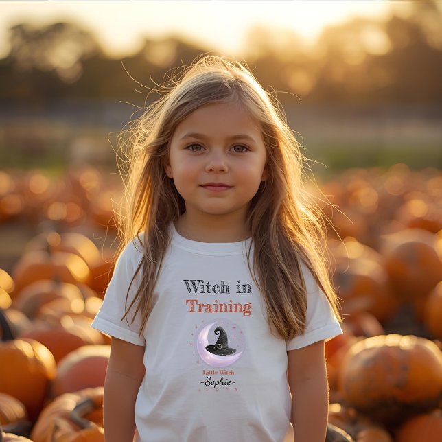 Camiseta De Bebé Bruja personalizada en entrenamiento - Halloween (Subido por el creador)
