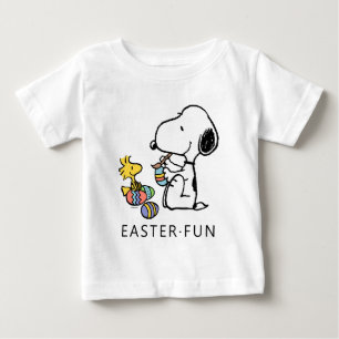 Camiseta De Bebé Cacahuetes   Snoopy y Woodstock pintando huevos