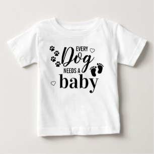 Camiseta De Bebé Cada Perro Necesita Una Invitación De Embarazo Par