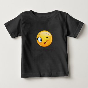 Camiseta De Bebé Cara de Emoji guiñando adorable - Sé feliz siempre