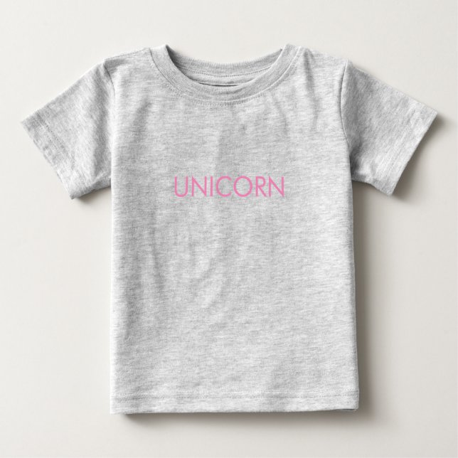 Camiseta De Bebé Cartas rosa minimalistas de "Unicornio" (Anverso)