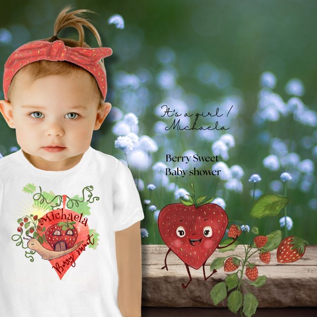 Camiseta De Bebé Casa de Fresa Caprichosa Berry Dulce  (Whimsical Strawberry House Berry Sweet Baby T-Shirt)