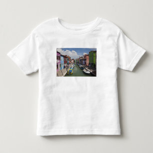 Camiseta De Bebé Casas coloridas a lo largo del canal en la isla de