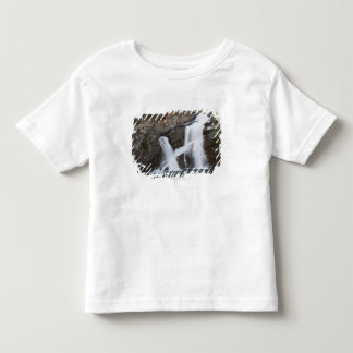 Camiseta De Bebé Cascadas que salen de un acantilado de la roca