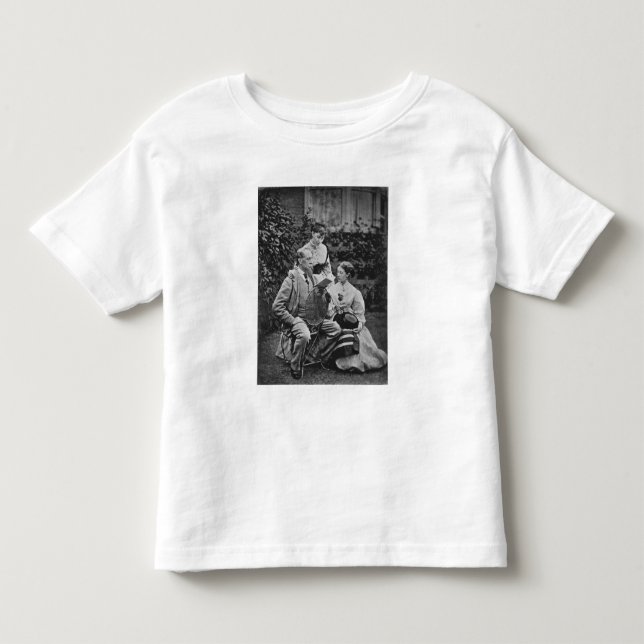 Camiseta De Bebé Charles Dickens con dos de sus hijas (Anverso)