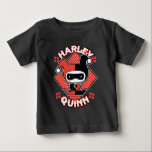 Camiseta De Bebé Chibi Harley Quinn Splits<br><div class="desc">Echa un vistazo a Chibi Harley Quinn mientras hace las divisiones delante de un fondo de diamante de polka rojo con su nombre escrito a su alrededor.</div>