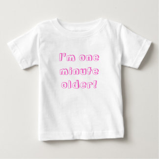 Camiseta De Bebé Chica gemela ¡soy un minuto mayor!