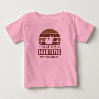 Camiseta De Bebé Chicas con las que preferiría cazar con abuelo