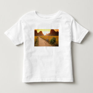 Camiseta De Bebé China, Guangxi. Yangzhou, bicicleta en el país