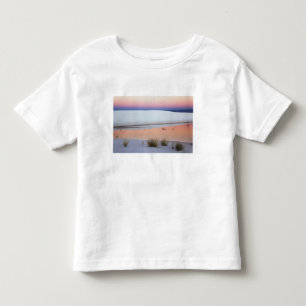 Camiseta De Bebé Cielo del crepúsculo reflejado en charco de agua d