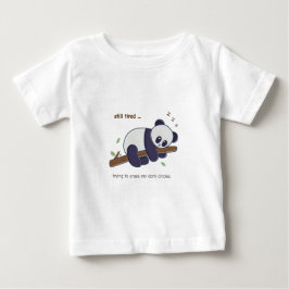 Camiseta De Bebé Cita de Panda Perezoso – Aún Cansado y Ojeras