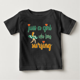 Camiseta De Bebé Cita de verano simple a un chica que ama el surf