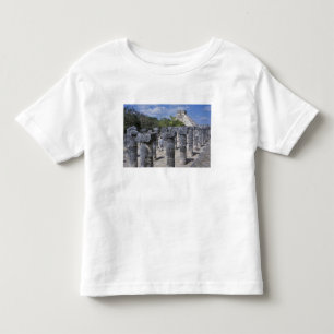 Camiseta De Bebé Columnas de piedra antiguas en Chichen Itza. Centr