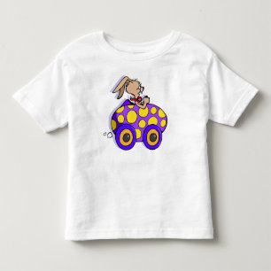 Camiseta De Bebé Conejo en un auto de Huevo de Pascua