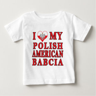 Camiseta De Bebé Corazón de mi Babcia polaca estadounidense