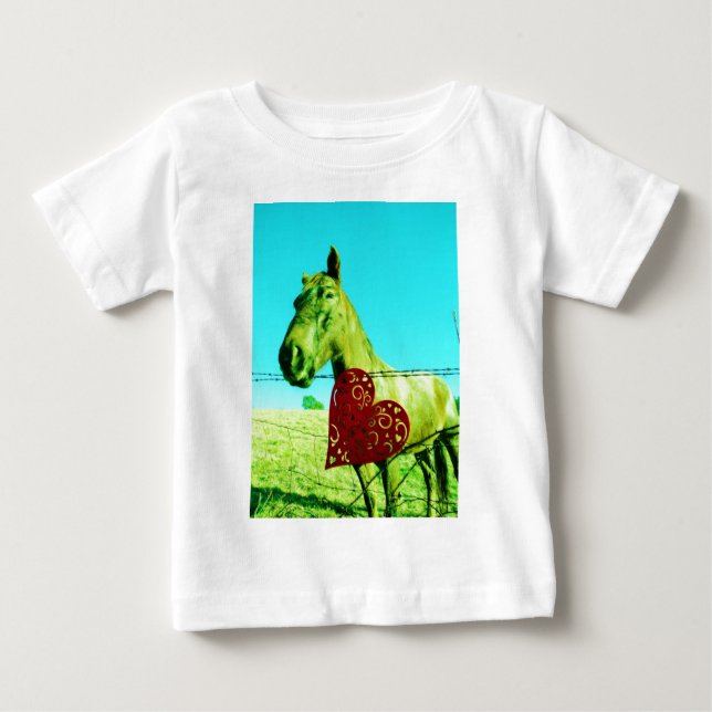 Camiseta De Bebé Corazón rojo y caballo (Anverso)