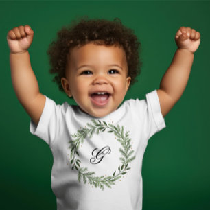 Camiseta De Bebé Corona de Navidad de pino con monograma de foto pe