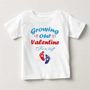 Camiseta De Bebé Creciendo Nuestro San Valentín Es Un Niño Nuevo Em