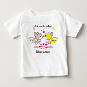 Camiseta De Bebé Cría de zorros bebés besándose con corazones color