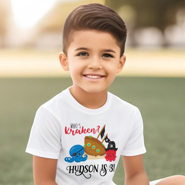 Camiseta De Bebé Cumpleaños de los niños piratas de Octopus "What's ("What's Kracken?" Children's birthday party shirt. Features a pirate octopus ocean theme)