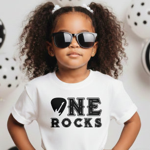 Camiseta De Bebé Cumpleaños de One Rocks con púa de guitarra