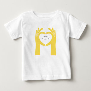 Camiseta de bebé de manos de corazón lindo
