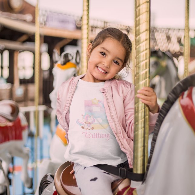 Camiseta de bebé de unicornio con letra B (This personalized watercolor unicorn shirt would make a great gift for any child! )