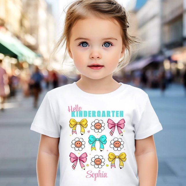 Camiseta De Bebé De Vuelta Al Colegio Cute Bow Nombre Del Lápiz (Kindergarten Back To School Cute Bow Pencil Name Toddler T-shirt)