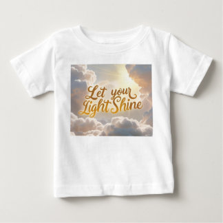 Camiseta De Bebé Deja que tu luz brille – Nubes suaves y rayos de s