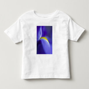 Camiseta De Bebé Detalle de cerca de un lirio de bandera azul.