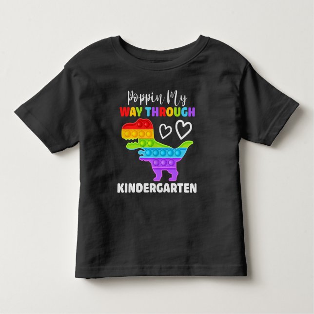 Camiseta De Bebé Dinosaur Poppin My way Through Kindergarten (Anverso)