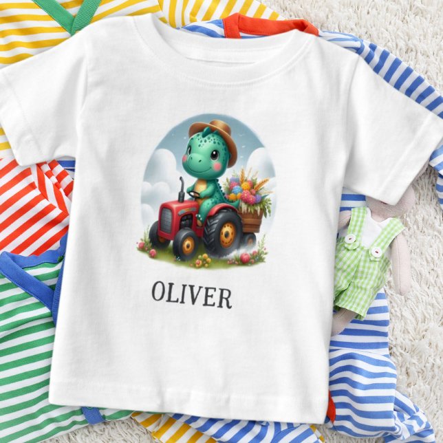 Camiseta De Bebé Dinosaurio de Trex Cute que conduce un tractor roj (Subido por el creador)