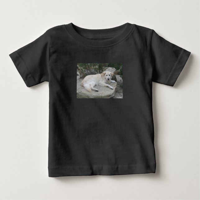 Camiseta De Bebé Dog Resting On A Rock (Anverso)