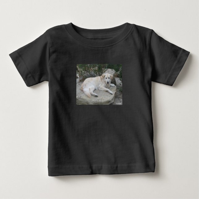 Camiseta De Bebé Dog Resting On A Rock (Anverso)