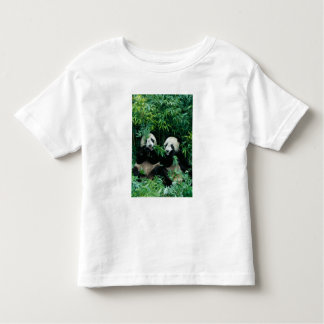 Camiseta De Bebé Dos pandas comiendo bambú juntos, Wolong