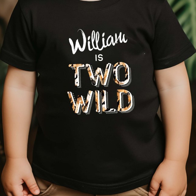 Camiseta De Bebé Dos salvajes y simples Safari tema del segundo cum (Simple Two Wild, Animal Print Motif, Safari Themed Baby Boy 2nd birthday T-shirt)